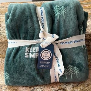 LIFE IS GOOD Camping Theme Plush Throw